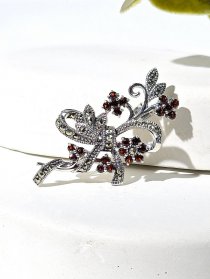 Серебряная брошь ALEXANDRE VASSILIEV с марказитами Swarovski и гранатами