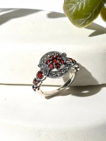 Серебряное кольцо ALEXANDRE VASSILIEV с гранатом и марказитами Swarovski