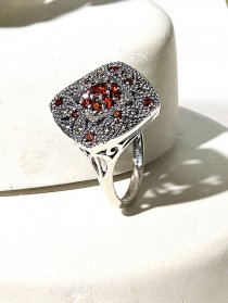 Серебряное кольцо ALEXANDRE VASSILIEV с гранатом и марказитами Swarovski